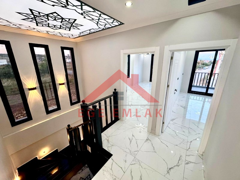 Didim Efeler Mahallesinde Yol Cepheli Satılık Villa