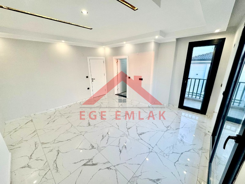 Didim Efeler Mahallesinde Yol Cepheli Satılık Villa