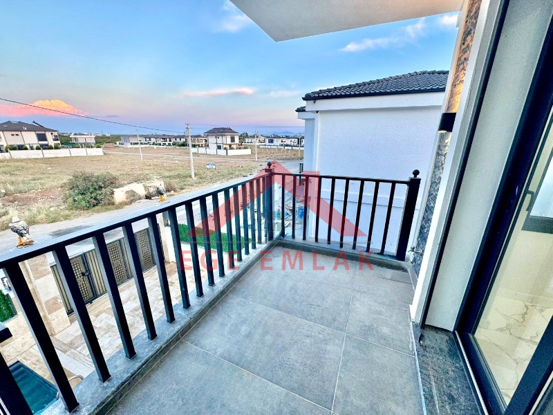 Didim Efeler Mahallesinde Yol Cepheli Satılık Villa