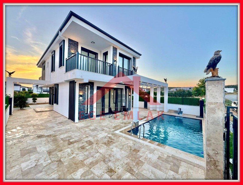 Didim Efeler Mahallesinde Yol Cepheli Satılık Villa