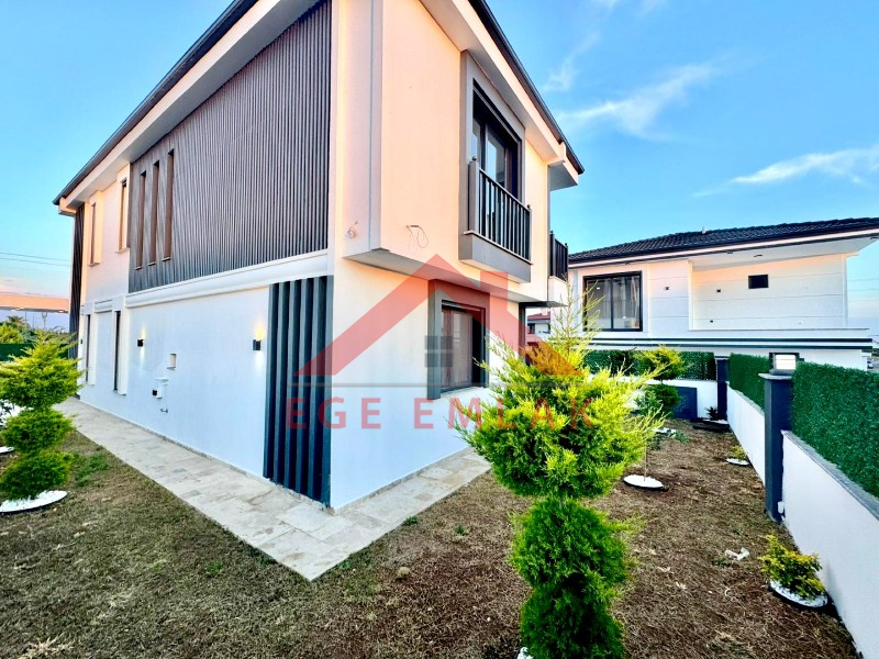 Didim Efeler Mahallesinde Yol Cepheli Satılık Villa