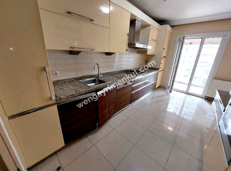 WEN BERKAN GÜLER'DEN AVRUPA KONUTLARI TEM'DE 4.5+1 4. KAT 169 m2 LÜKS DAİRE