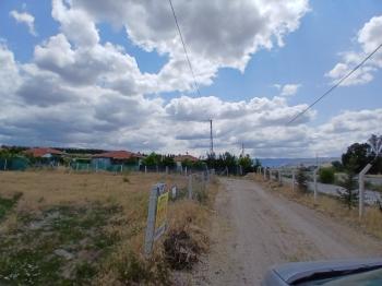 GÜVENAY – ÇORUM CEMİLBEY YOLU ÜZERİ – ANA YOLA CEPHELİ 570 M² CEVİZ AĞAÇLI HAZIR BAHÇE