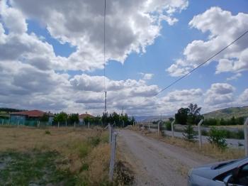 GÜVENAY – ÇORUM CEMİLBEY YOLU ÜZERİ – ANA YOLA CEPHELİ 570 M² CEVİZ AĞAÇLI HAZIR BAHÇE