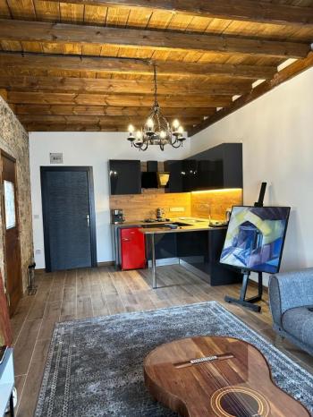 GİRNE LAPTA BÖLGESİNDE SATILIK KOMPLE BİNA ( BUTİK OTEL )   0533 880 00 84