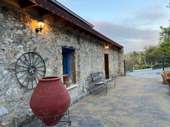 GİRNE LAPTA BÖLGESİNDE SATILIK KOMPLE BİNA ( BUTİK OTEL )   0533 880 00 84
