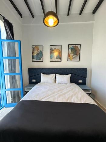GİRNE LAPTA BÖLGESİNDE SATILIK KOMPLE BİNA ( BUTİK OTEL )   0533 880 00 84