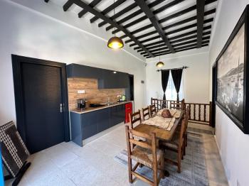 GİRNE LAPTA BÖLGESİNDE SATILIK KOMPLE BİNA ( BUTİK OTEL )   0533 880 00 84