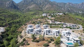 Kıbrıs Girne Karmi Bölgesinde Ful Deniz Manzaralı Ultra Lüks 5+1 Satılık Villalar