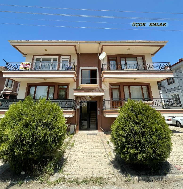 AFYON ÜÇOK EMLAKTAN FATİH MAH SATILIK TEMİZ BAKIMLI 3+1 DAİRE