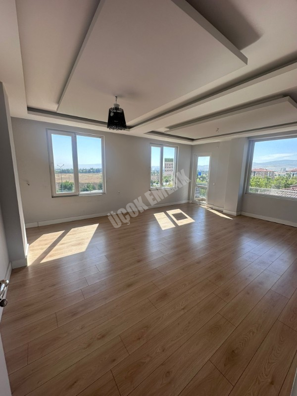 AFYON ÜÇOK EMLAKTAN ALİ İHSAN PAŞA MAH SATILIK LÜX 3+1 DAİRE