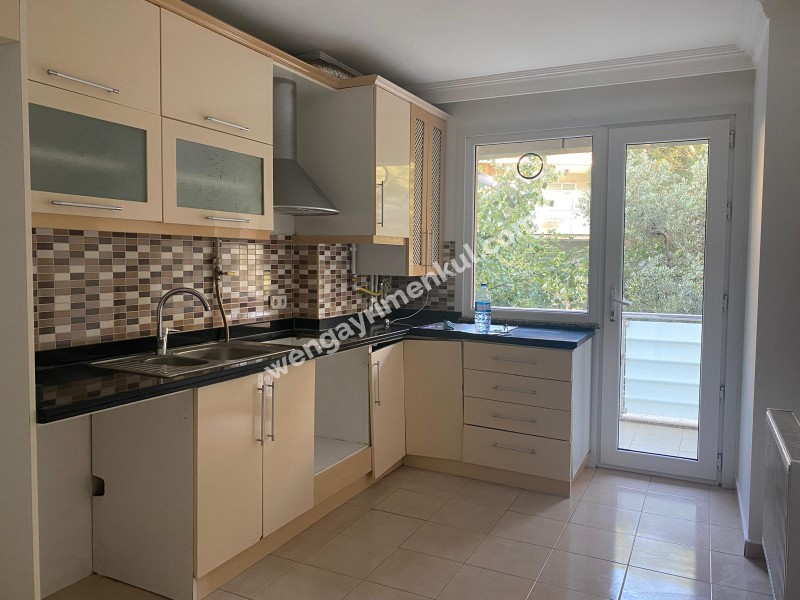 ATALAR MH.,3 + 1, 100 M², GENÇ BİNA, BAKIMLI, BOYALI