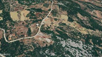 BURDUR BUCAK KIZILSEKİ – DOĞAYLA İÇ İÇE SATILIK KERPİÇ EV VE TARLA