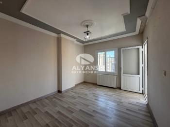 ALYANS'TAN TEK BLOK GENİŞ OTURUMLU TAKASA AÇIK ACİL SATILIK 3+1