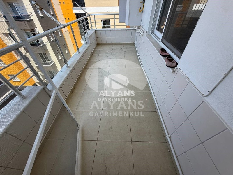ALYANS'TAN TEK BLOK GENİŞ OTURUMLU TAKASA AÇIK ACİL SATILIK 3+1