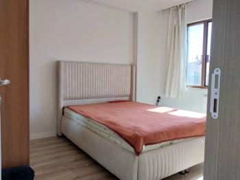 Halide Edip 'te Asansörlü Binada Eşyalı Kiralık 1+1 Daire