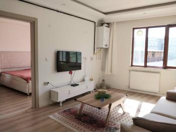 Halide Edip 'te Asansörlü Binada Eşyalı Kiralık 1+1 Daire