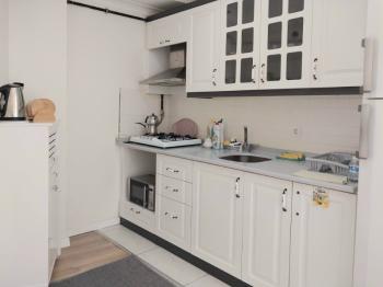 Halide Edip 'te Asansörlü Binada Eşyalı Kiralık 1+1 Daire