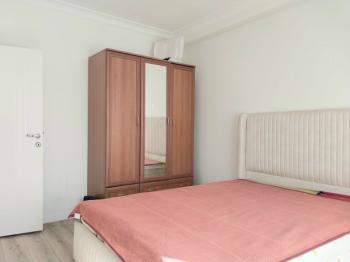 Halide Edip 'te Asansörlü Binada Eşyalı Kiralık 1+1 Daire