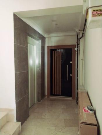 Halide Edip 'te Asansörlü Binada Eşyalı Kiralık 1+1 Daire