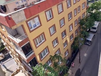 Halide Edip 'te Asansörlü Binada Eşyalı Kiralık 1+1 Daire