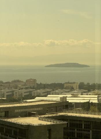 KÖŞE BLOK KÖŞE DAİRE YÜKSEK KATLARDA MUHTEŞEM DENİZ MANZARALI