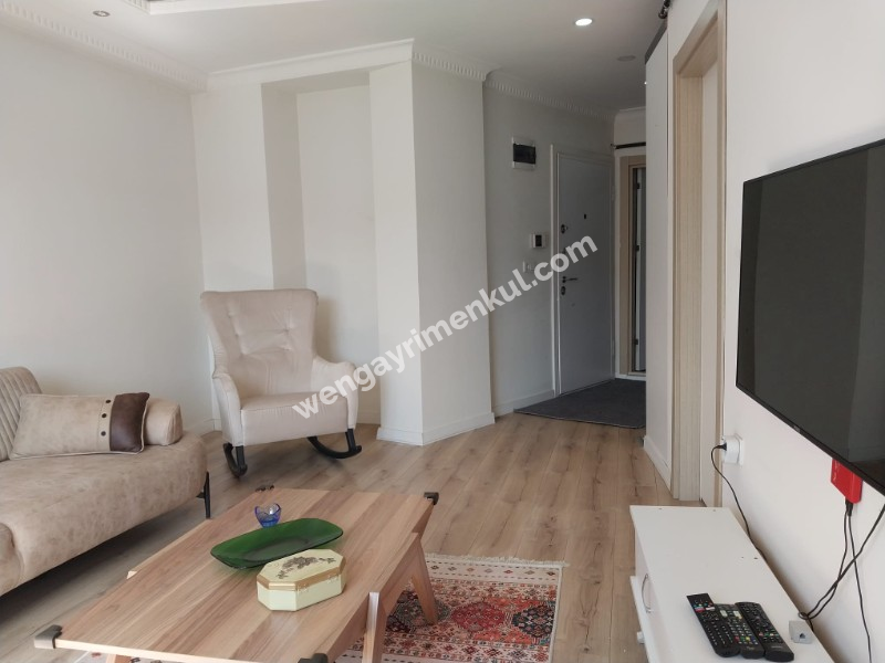 Halide Edip 'te Asansörlü Binada Eşyalı Kiralık 1+1 Daire