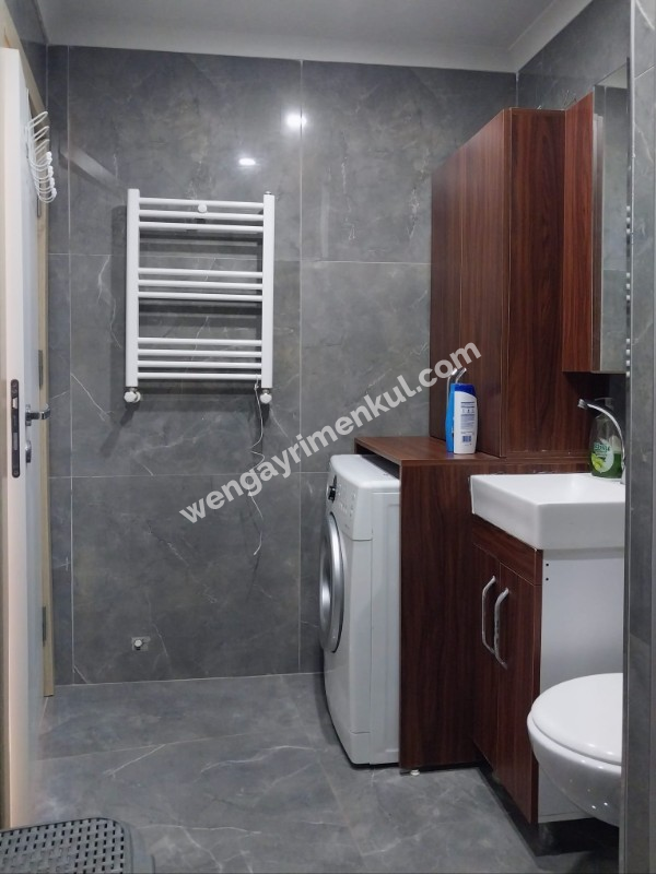 Halide Edip 'te Asansörlü Binada Eşyalı Kiralık 1+1 Daire