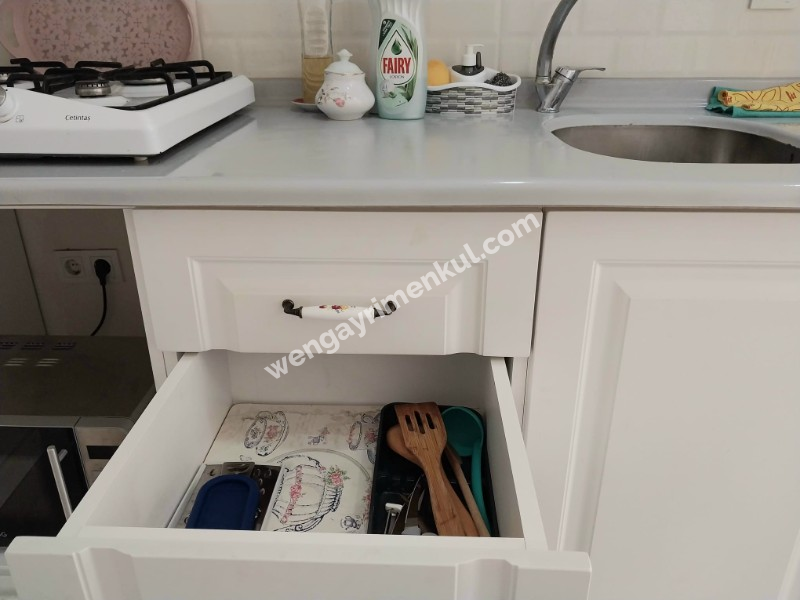 Halide Edip 'te Asansörlü Binada Eşyalı Kiralık 1+1 Daire