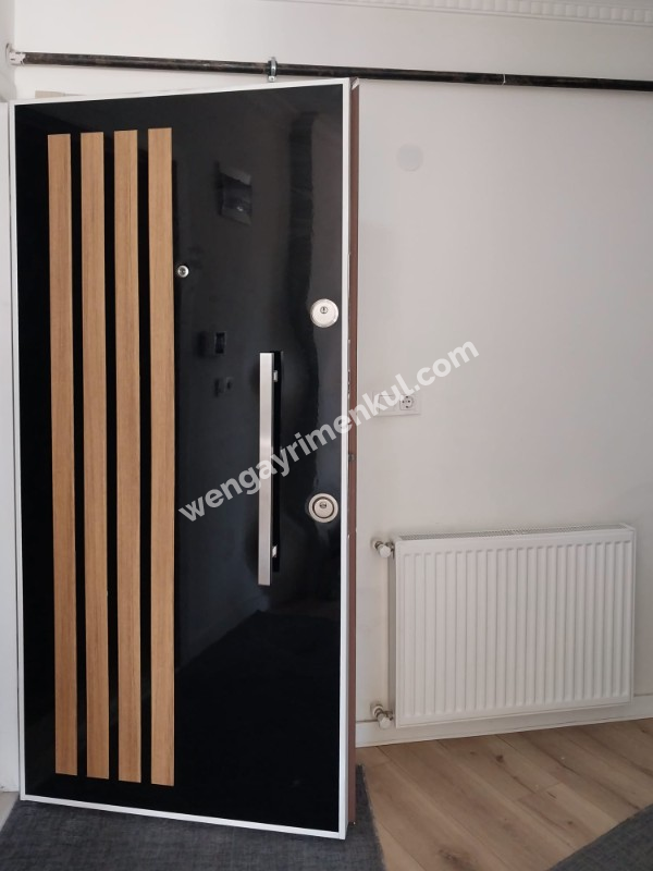 Halide Edip 'te Asansörlü Binada Eşyalı Kiralık 1+1 Daire