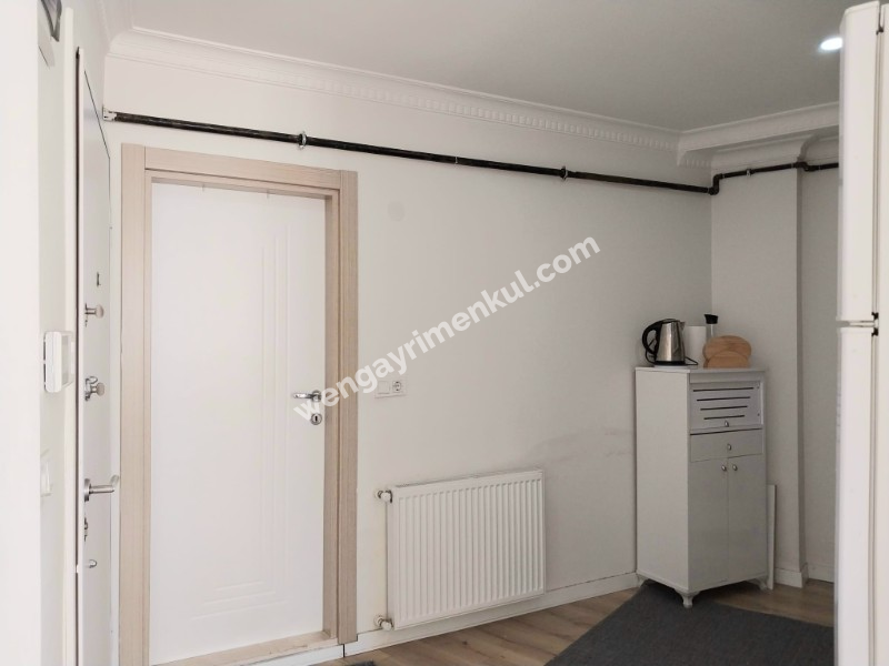 Halide Edip 'te Asansörlü Binada Eşyalı Kiralık 1+1 Daire
