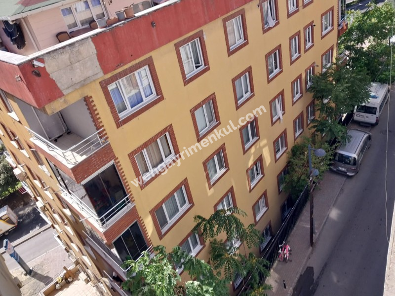 Halide Edip 'te Asansörlü Binada Eşyalı Kiralık 1+1 Daire