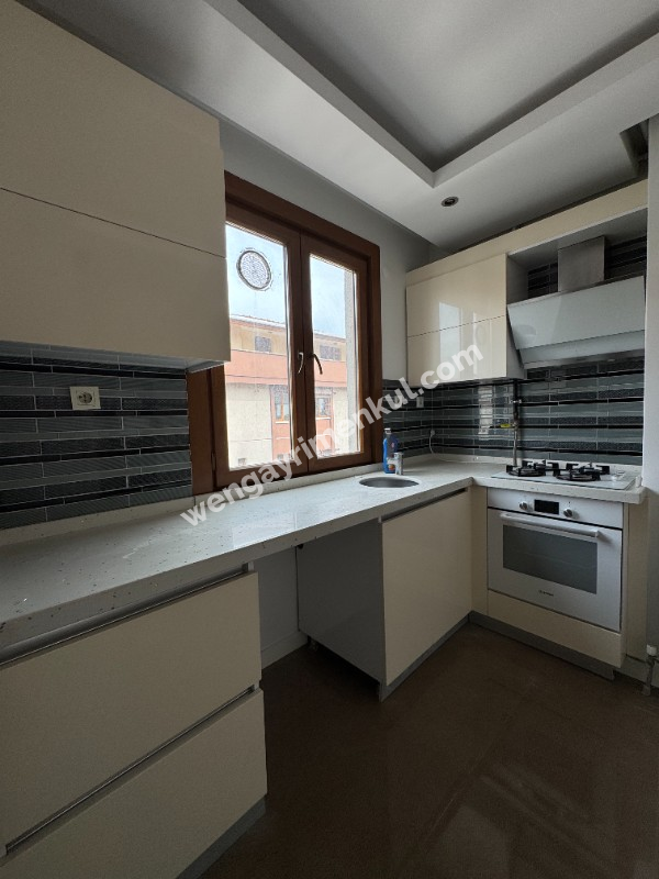 BOŞ DAİRE METRO KÜÇÜKYALI ALTINTEPE HİLLTOWN KÖŞE BİNA VE DAİRE