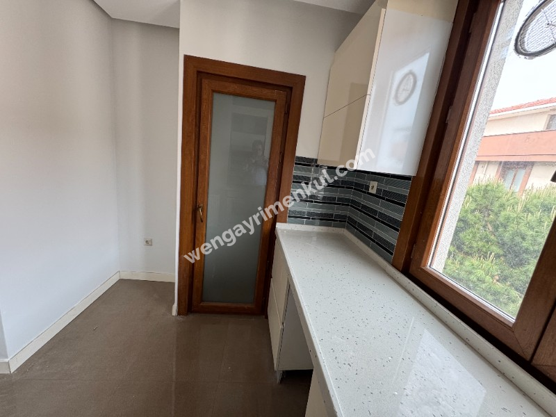 BOŞ DAİRE METRO KÜÇÜKYALI ALTINTEPE HİLLTOWN KÖŞE BİNA VE DAİRE