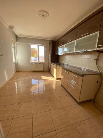 GÜVENAY – ÇORUM FATİH CADDESİ ADLİYE CİVARI – MERKEZİ KONUMDA 3+1 KİRALIK DAİRE
