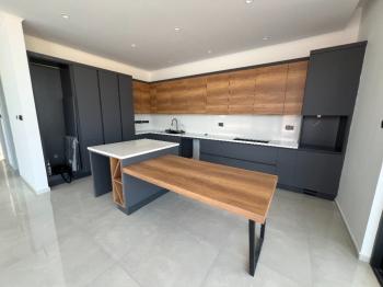 Kıbrıs Girne Çatalköy Bölgesinde Denize Sıfır 800 m2 Arsa İçerisinde 4+1 Lüks Türk Tapulu Villa