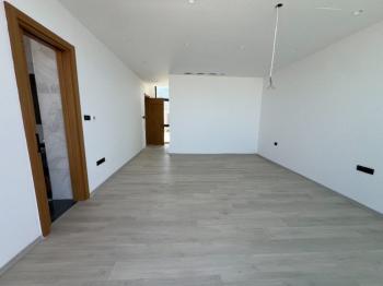 Kıbrıs Girne Çatalköy Bölgesinde Denize Sıfır 800 m2 Arsa İçerisinde 4+1 Lüks Türk Tapulu Villa