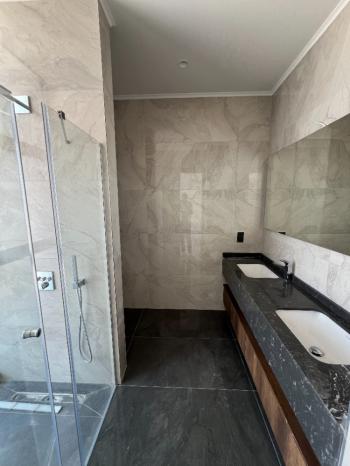 Kıbrıs Girne Çatalköy Bölgesinde Denize Sıfır 800 m2 Arsa İçerisinde 4+1 Lüks Türk Tapulu Villa