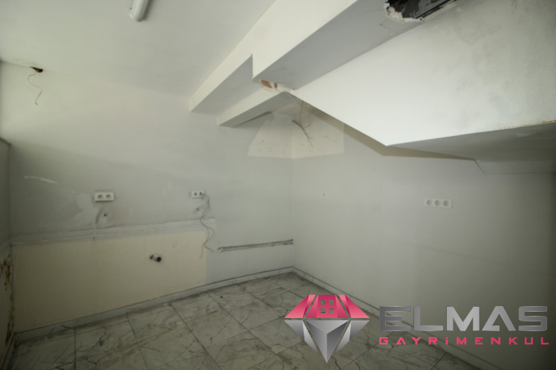 Elmas'tan Burhan Felek Cad. Üzeri 270 M2 Alana Sahip Dükkan