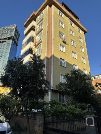 METRO,PİAZZA,HASTANE,ADLİYE YAKINI KÖŞE BİNA BÜYÜK BALKONLU