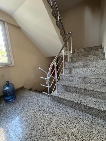 METRO,PİAZZA,HASTANE,ADLİYE YAKINI KÖŞE BİNA BÜYÜK BALKONLU