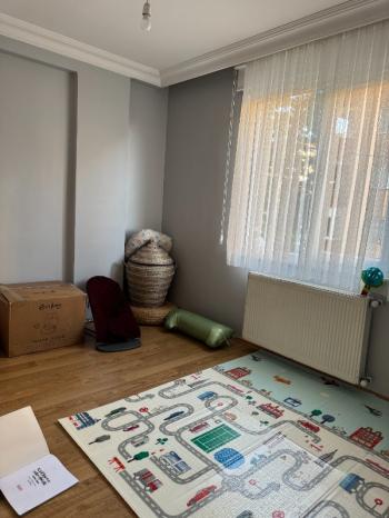 METRO,PİAZZA,HASTANE,ADLİYE YAKINI KÖŞE BİNA BÜYÜK BALKONLU