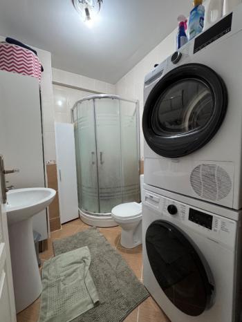 METRO,PİAZZA,HASTANE,ADLİYE YAKINI KÖŞE BİNA BÜYÜK BALKONLU