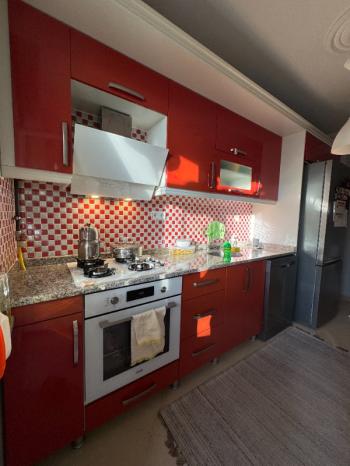 METRO,PİAZZA,HASTANE,ADLİYE YAKINI KÖŞE BİNA BÜYÜK BALKONLU