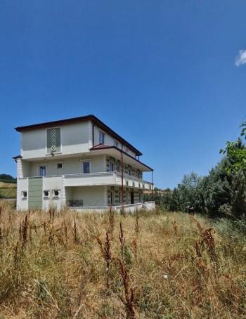 SAKARYA KAYNARCA 'DA KALABALIK  AİLELER İÇİN 11.600 m2 ARAZİ İÇİNDE 2 ADET BÜYÜK TİP VİLLA