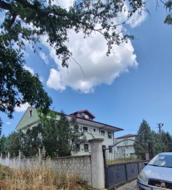 SAKARYA KAYNARCA 'DA KALABALIK  AİLELER İÇİN 11.600 m2 ARAZİ İÇİNDE 2 ADET BÜYÜK TİP VİLLA
