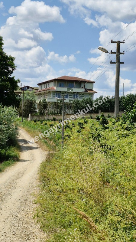 SAKARYA KAYNARCA 'DA KALABALIK  AİLELER İÇİN 11.600 m2 ARAZİ İÇİNDE 2 ADET BÜYÜK TİP VİLLA