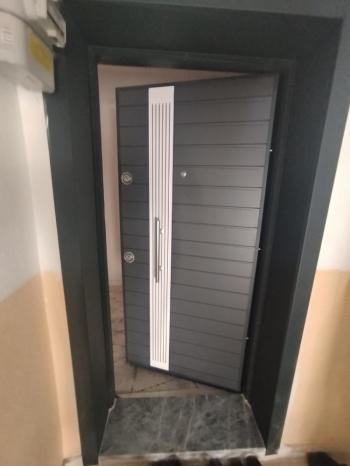 GÜVENAY – ÇORUM ULUKAVAK MAHALLESİ MERKEZİ KONUMDA KİRACILI KOMPLE SATILIK BİNA