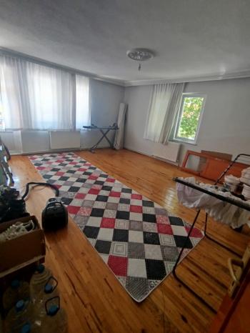 GÜVENAY – ÇORUM ULUKAVAK MAHALLESİ MERKEZİ KONUMDA KİRACILI KOMPLE SATILIK BİNA