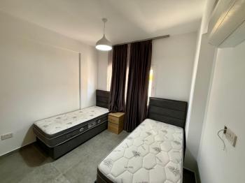 Girne Merkezde Yeni Binada Full Eşyalı 2+1 Satılık Daire 